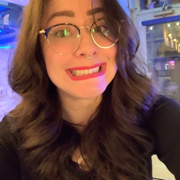 Meet your Posher, Holly - Picture 1 of 1